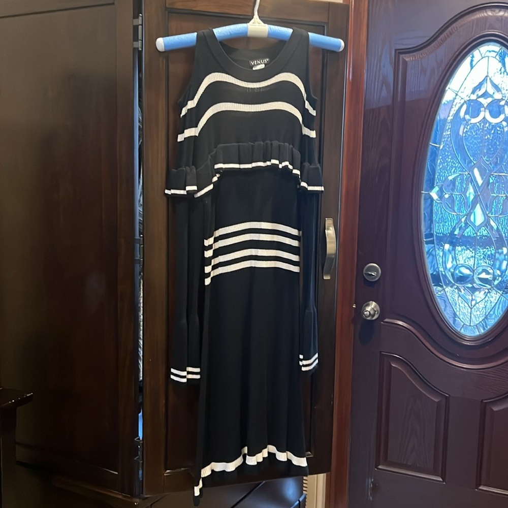 Black with white ye stripe Venus dress. In good condition. Adorabile dress 😊